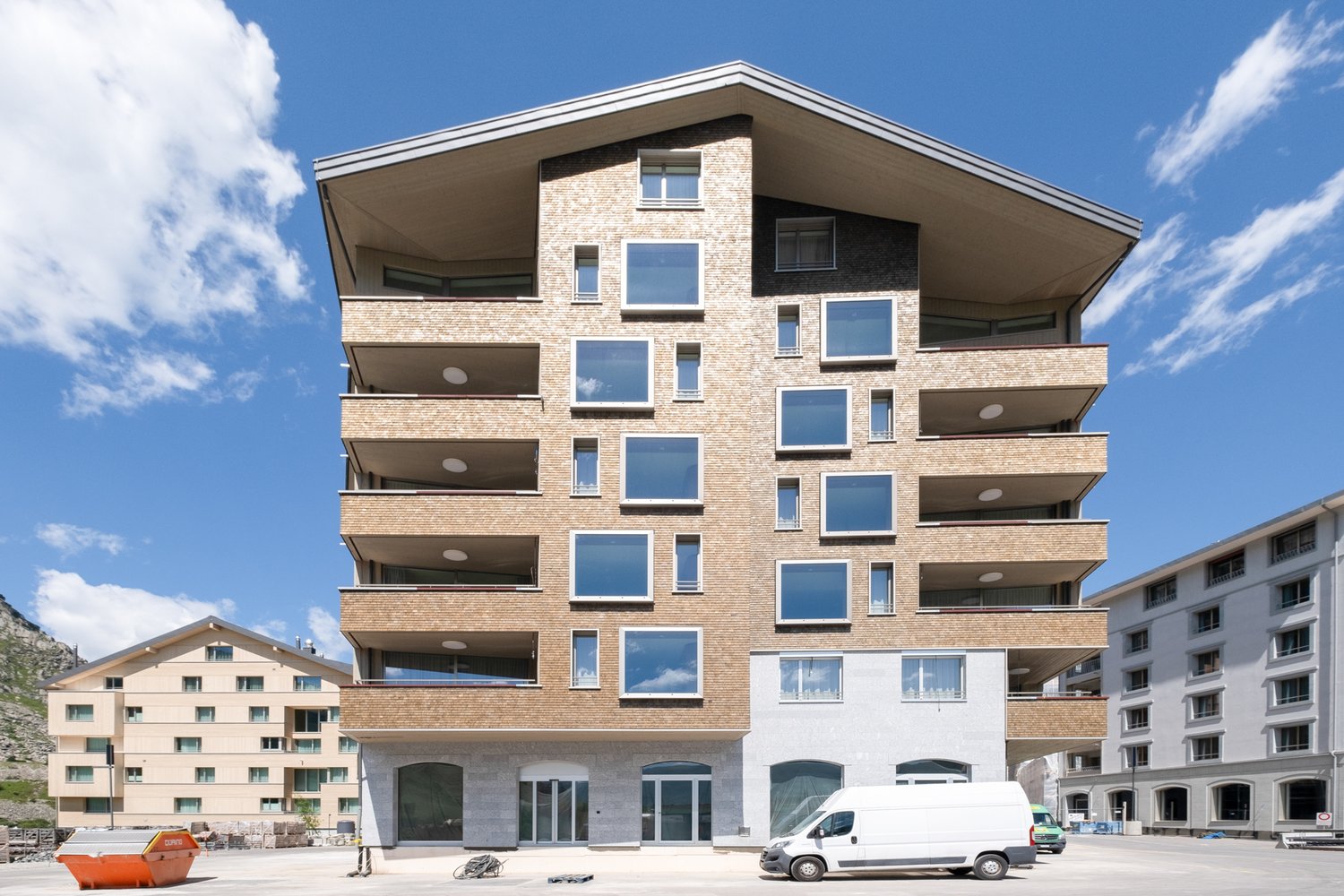 Hinterlüftete Holzfassade vom Apartmenthaus Yara in Andermatt