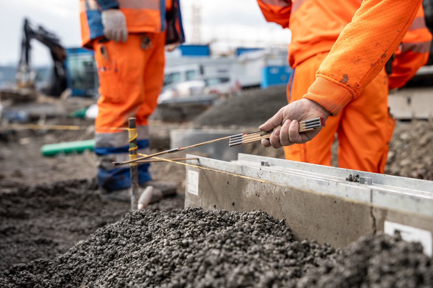 Gartenbauer bei der Arbeit