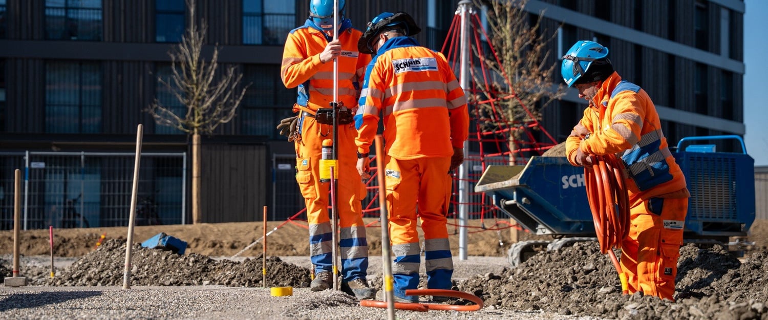 Schmid Mitarbeiter bei der Arbeit, Gartenbau