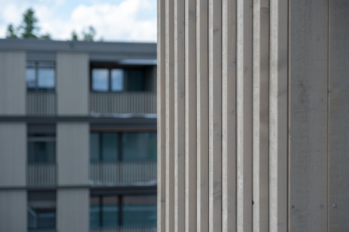 Holzfassade bei der Wohnüberbauung Rütipark Rain