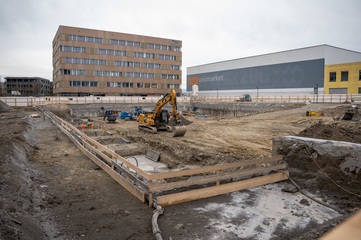 Tiefbauarbeiten beim Neubau Suurstoffi S43/S45 in Rotkreuz