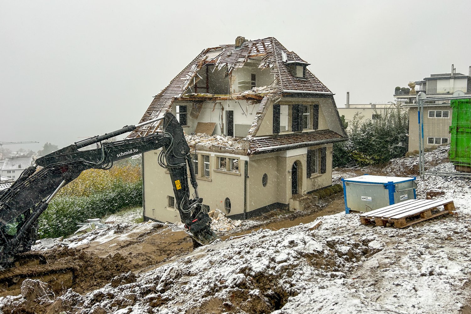 Abbrucharbeiten einen EFH in Rüschlikon