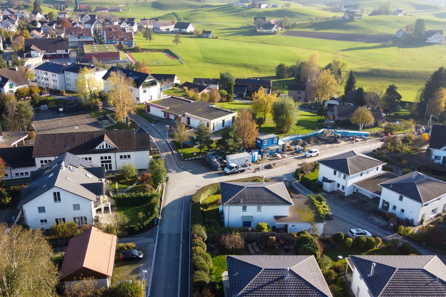 Luftaufnahmen der Strasse in Schönenberg