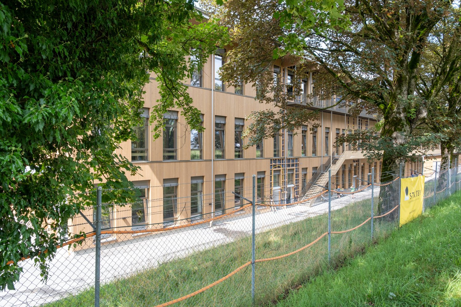 Holzfassade der neuen Halle in Stans