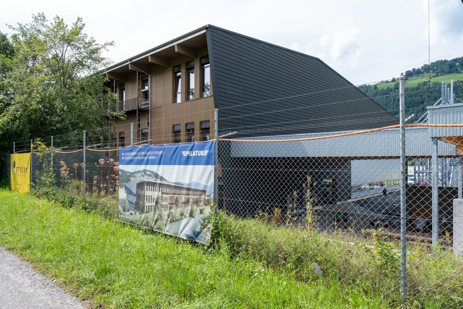 Holzfassade der neuen Halle in Stans